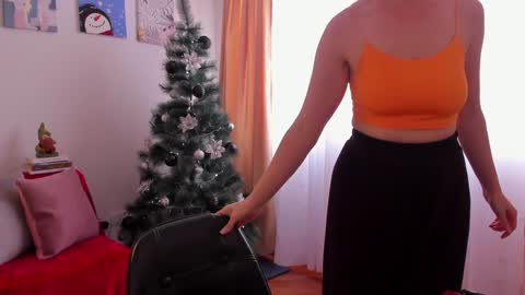 Leonela online show from 12/17/24, 06:42