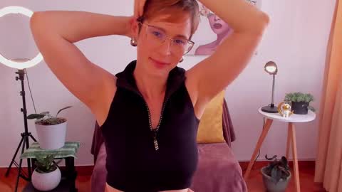 Leonela online show from 02/28/25, 09:23