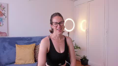 Leonela online show from 03/19/26, 06:01