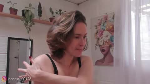 Snapshot of cuddlingbunnny chatting on 07/18/26, 04:55 Leonela online show from 07/18/26, 04:55