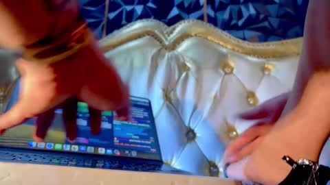 im KIM new girl to spoil online show from 09/19/25, 08:31