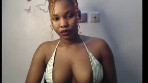 Snapshot of cum_ebony_xxxpetit chatting on 06/17/26, 01:19 Teeha online show from 06/17/26, 01:19