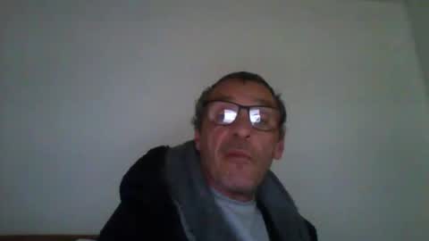 Snapshot of cumseeme002 chatting on 04/11/26, 03:27 Alan online show from 04/11/26, 03:27