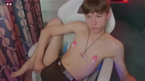 Snapshot of cumte_boy chatting on 07/12/26, 01:18 cumte_boy online show from 07/12/26, 01:18