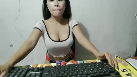 cumwhore4uxox online show from 04/19/26, 08:44