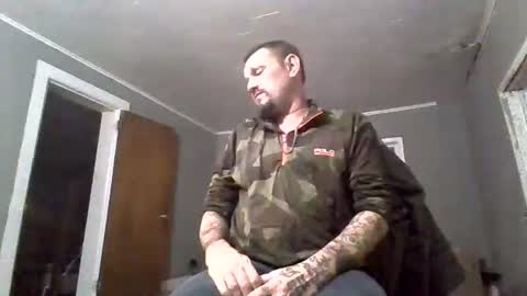 Snapshot of cuntreeboy68 chatting on 01/27/25, 05:58 Bash online show from 01/27/25, 05:58