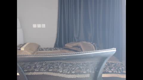 chloe online show from 01/01/25, 08:37