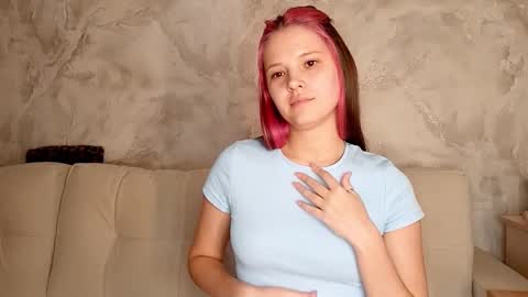 Snapshot of curious_enough chatting on 11/27/25, 11:34 Miley online show from 11/27/25, 11:34