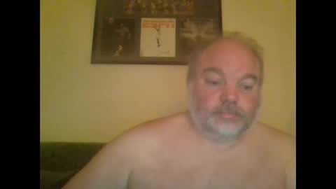 Snapshot of curiousbate1 chatting on 03/12/25, 01:25 CuriousBate1 online show from 03/12/25, 01:25