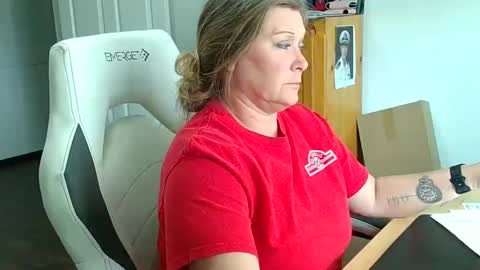 Snapshot of curiouscouple3143 chatting on 02/10/25, 05:19 curious couple online show from 02/10/25, 05:19