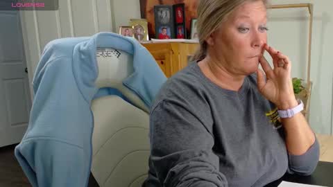 curious couple online show from 12/17/25, 06:25