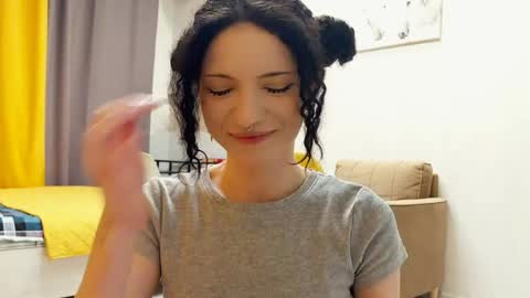 Snapshot of curlixiee chatting on 05/01/26, 11:31 Kira online show from 05/01/26, 11:31