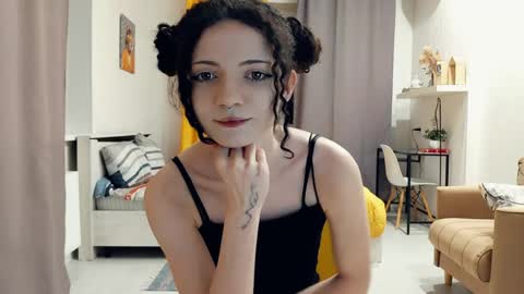 Snapshot of curlixiee chatting on 06/03/26, 11:10 Kira online show from 06/03/26, 11:10