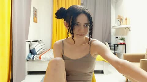 Snapshot of curlixiee chatting on 06/08/26, 11:27 Kira online show from 06/08/26, 11:27