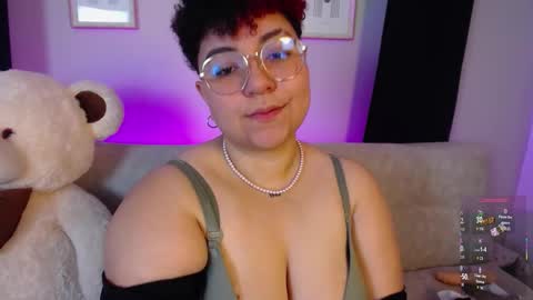 Snapshot of curly_cam_queen chatting on 02/10/26, 01:15 Bruna online show from 02/10/26, 01:15