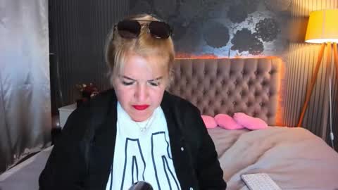 CurlyDreams online show from 09/13/25, 05:57