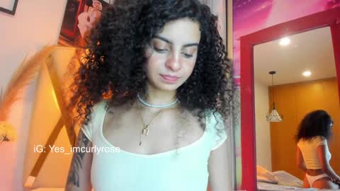 Snapshot of curlyrose_ chatting on 01/07/25, 01:38 Rose online show from 01/07/25, 01:38