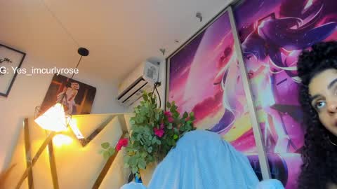 Snapshot of curlyrose_ chatting on 01/11/25, 12:22 Rose online show from 01/11/25, 12:22