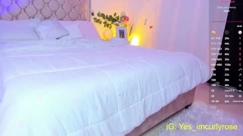 Snapshot of curlyrose_ chatting on 09/19/25, 01:07 Rose online show from 09/19/25, 01:07