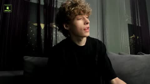 Snapshot of curlytwinkboy chatting on 09/15/25, 03:23 KEVIN online show from 09/15/25, 03:23