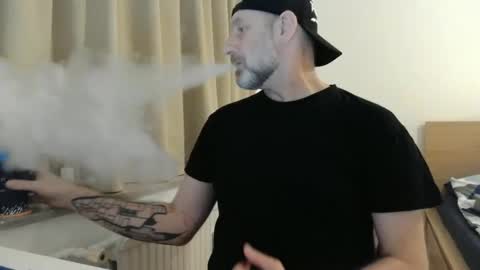 Snapshot of curman85 chatting on 12/17/24, 12:34 Curman85 online show from 12/17/24, 12:34