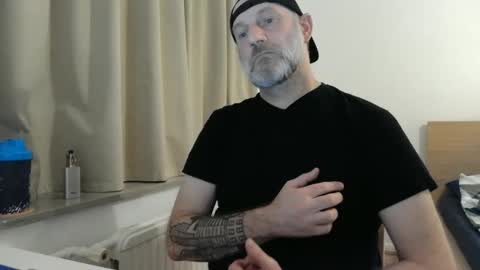 Snapshot of curman85 chatting on 12/22/24, 12:07 Curman85 online show from 12/22/24, 12:07