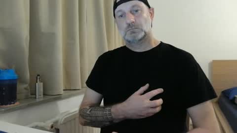 Snapshot of curman85 chatting on 12/27/24, 06:46 Curman85 online show from 12/27/24, 06:46