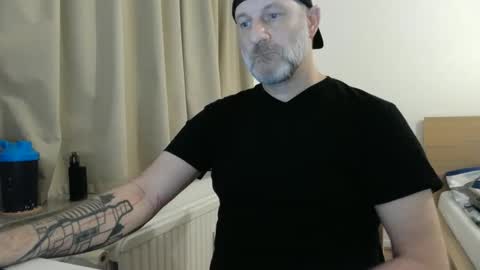 Snapshot of curman85 chatting on 01/11/25, 12:22 Curman85 online show from 01/11/25, 12:22