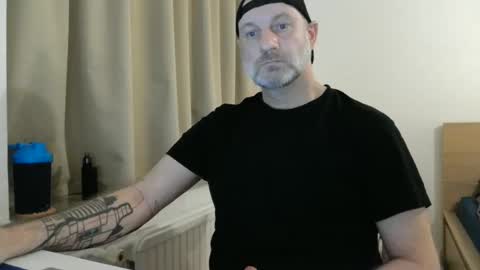 Snapshot of curman85 chatting on 02/21/25, 12:05 Curman85 online show from 02/21/25, 12:05