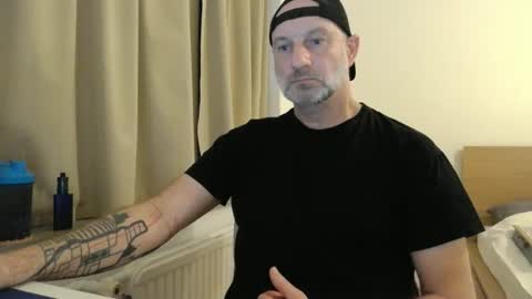 Snapshot of curman85 chatting on 10/10/25, 10:42 Curman85 online show from 10/10/25, 10:42