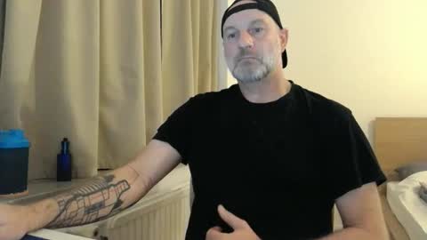 Snapshot of curman85 chatting on 10/12/25, 10:09 Curman85 online show from 10/12/25, 10:09