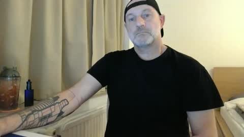 Snapshot of curman85 chatting on 10/18/25, 10:32 Curman85 online show from 10/18/25, 10:32