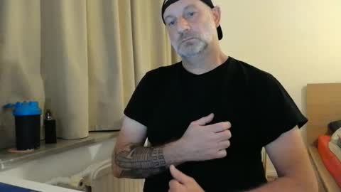 Snapshot of curman85 chatting on 12/02/25, 11:34 Curman85 online show from 12/02/25, 11:34