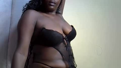 Snapshot of curvy_godess5 chatting on 11/18/25, 04:06 curvy_godess5 online show from 11/18/25, 04:06
