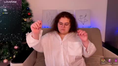 Snapshot of curvy_janie chatting on 12/17/24, 05:29 Jane online show from 12/17/24, 05:29