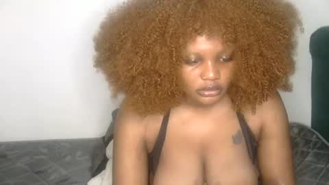 Snapshot of curvy_vee chatting on 07/17/26, 11:17 vee online show from 07/17/26, 11:17