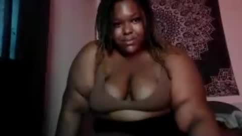 Snapshot of curvybcelinemixe chatting on 06/17/26, 06:42 Cline online show from 06/17/26, 06:42