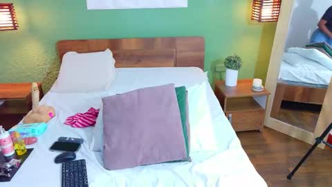 Danna online show from 10/18/25, 07:25