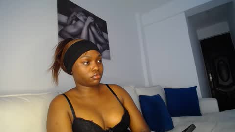 Liya online show from 10/22/25, 07:41