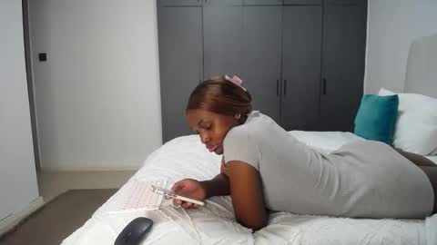 Liya online show from 03/25/26, 05:30