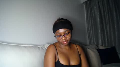 Snapshot of cute_ass18 chatting on 04/20/26, 05:59 Liya online show from 04/20/26, 05:59