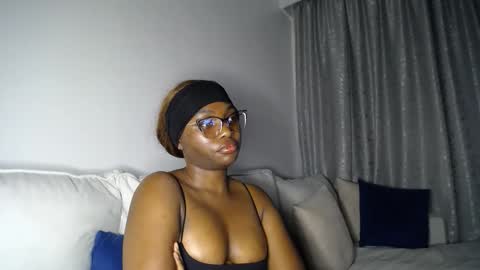 Snapshot of cute_ass18 chatting on 04/21/26, 01:42 Liya online show from 04/21/26, 01:42