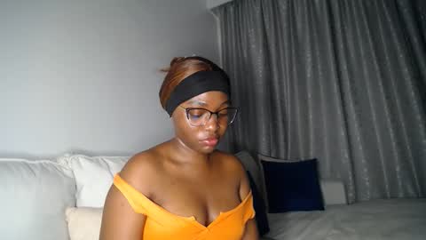 Snapshot of cute_ass18 chatting on 04/22/26, 01:08 Liya online show from 04/22/26, 01:08
