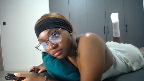 Snapshot of cute_ass18 chatting on 04/26/26, 07:39 Liya online show from 04/26/26, 07:39