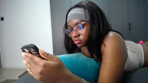 Snapshot of cute_ass18 chatting on 04/30/26, 07:04 Liya online show from 04/30/26, 07:04