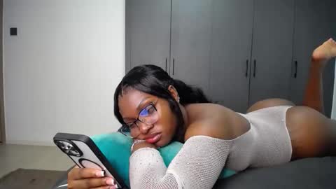 Snapshot of cute_ass18 chatting on 05/23/26, 08:02 Liya online show from 05/23/26, 08:02