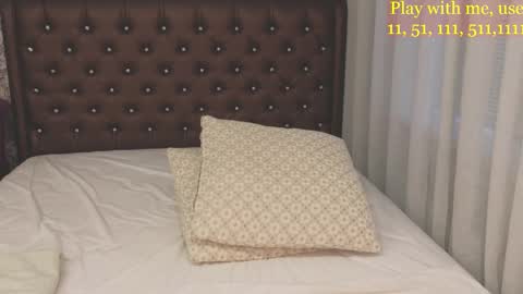 Everyday stream in the same time online show from 03/19/26, 01:42