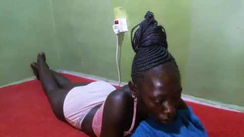 cute_doria online show from 10/13/25, 03:06