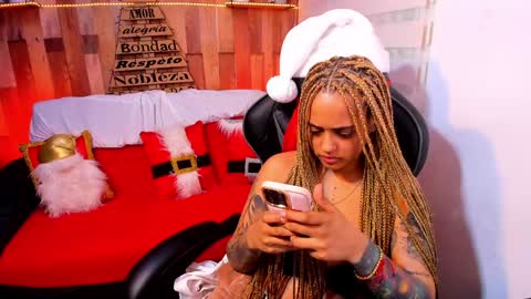 Snapshot of cute_elii chatting on 12/14/24, 01:17    Independent Model online show from 12/14/24, 01:17