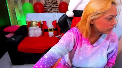 Snapshot of cute_elii chatting on 12/25/24, 07:24    Independent Model online show from 12/25/24, 07:24